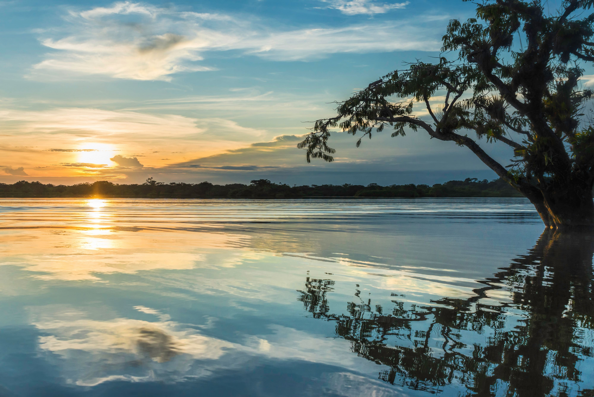 coucher-de-soleil-amazonie-equateur